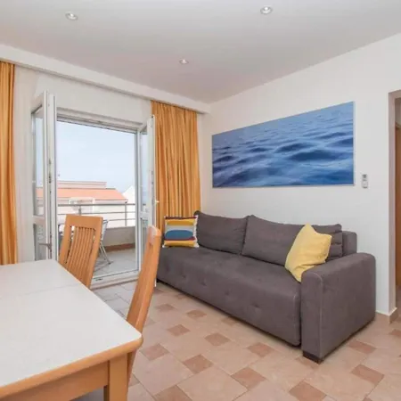 Antonio - One Bedroom With Balcony And Sea View - 3 * Tučepi